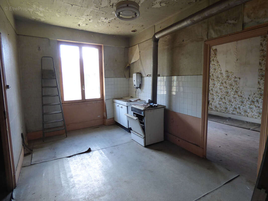 Maison à SAINT-TRIVIER-DE-COURTES