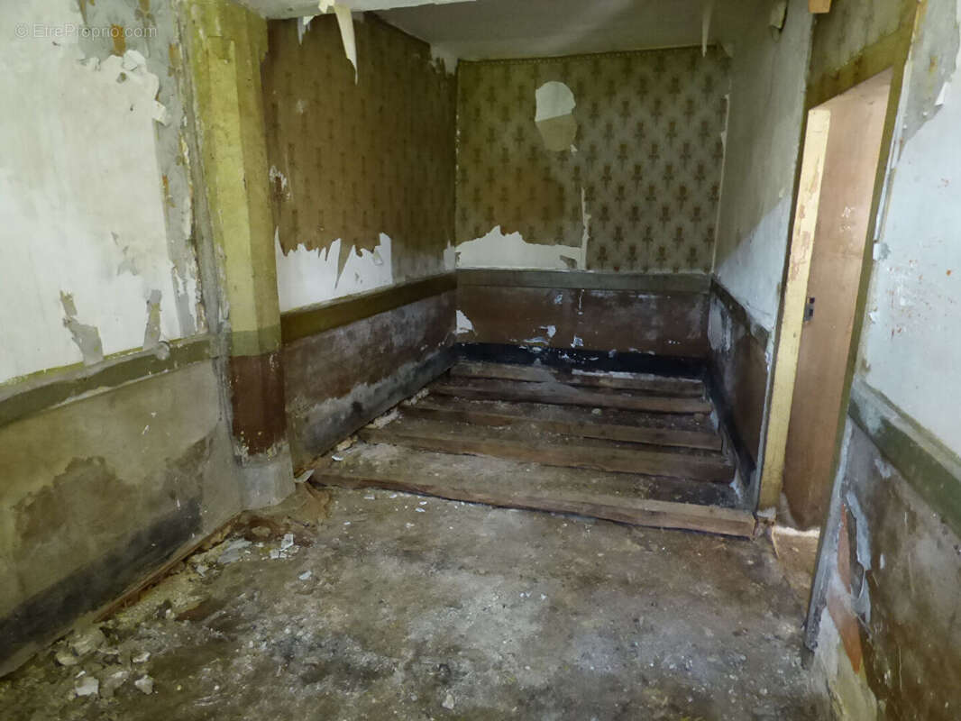 Maison à SAINT-TRIVIER-DE-COURTES