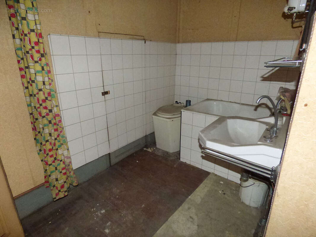 Maison à SAINT-TRIVIER-DE-COURTES