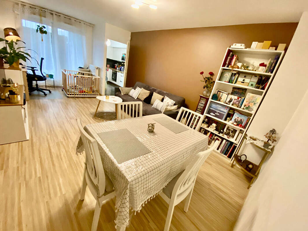 Appartement à SARTROUVILLE