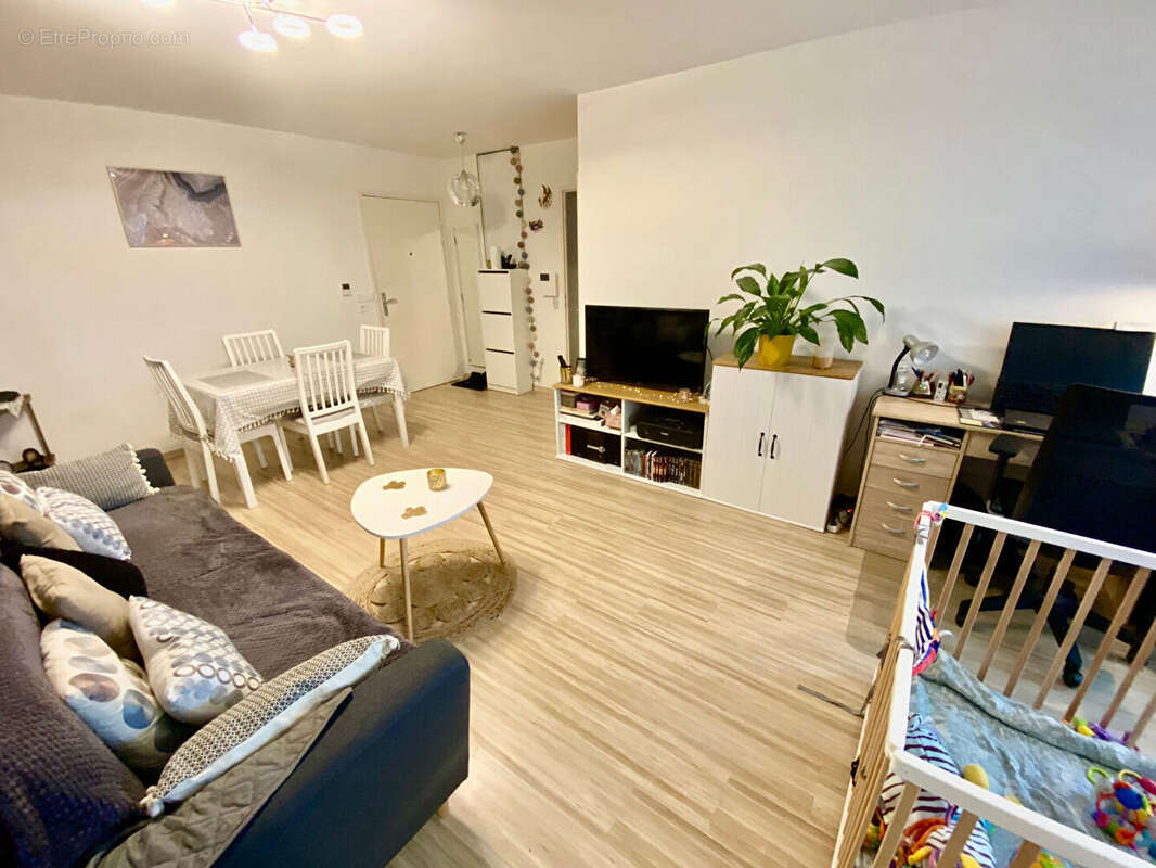 Appartement à SARTROUVILLE