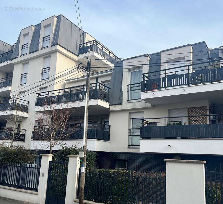 Appartement à SARTROUVILLE