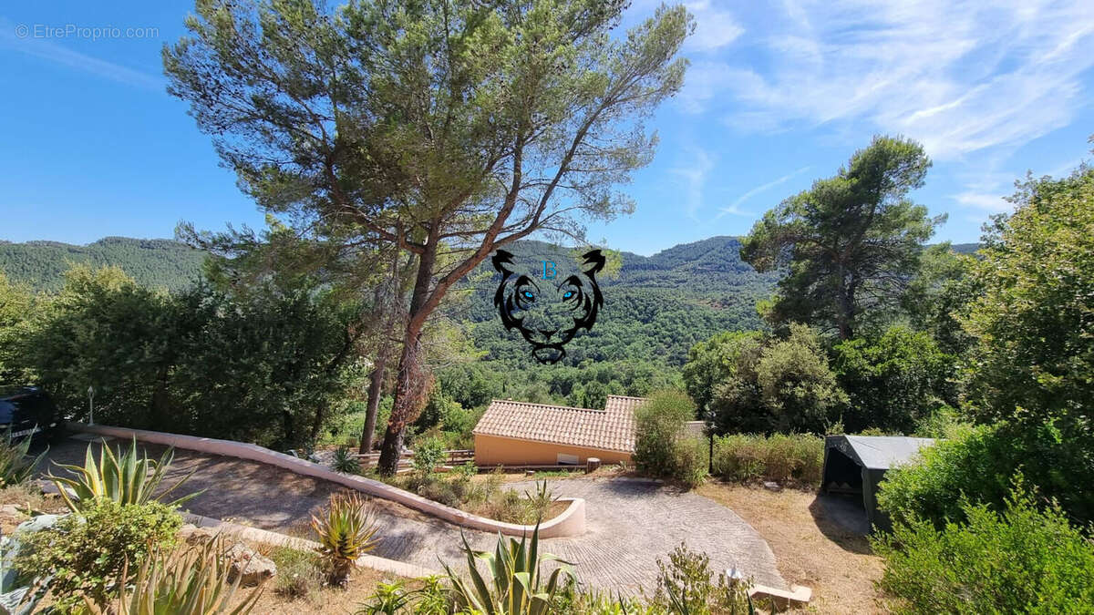 Maison à BAGNOLS-EN-FORET