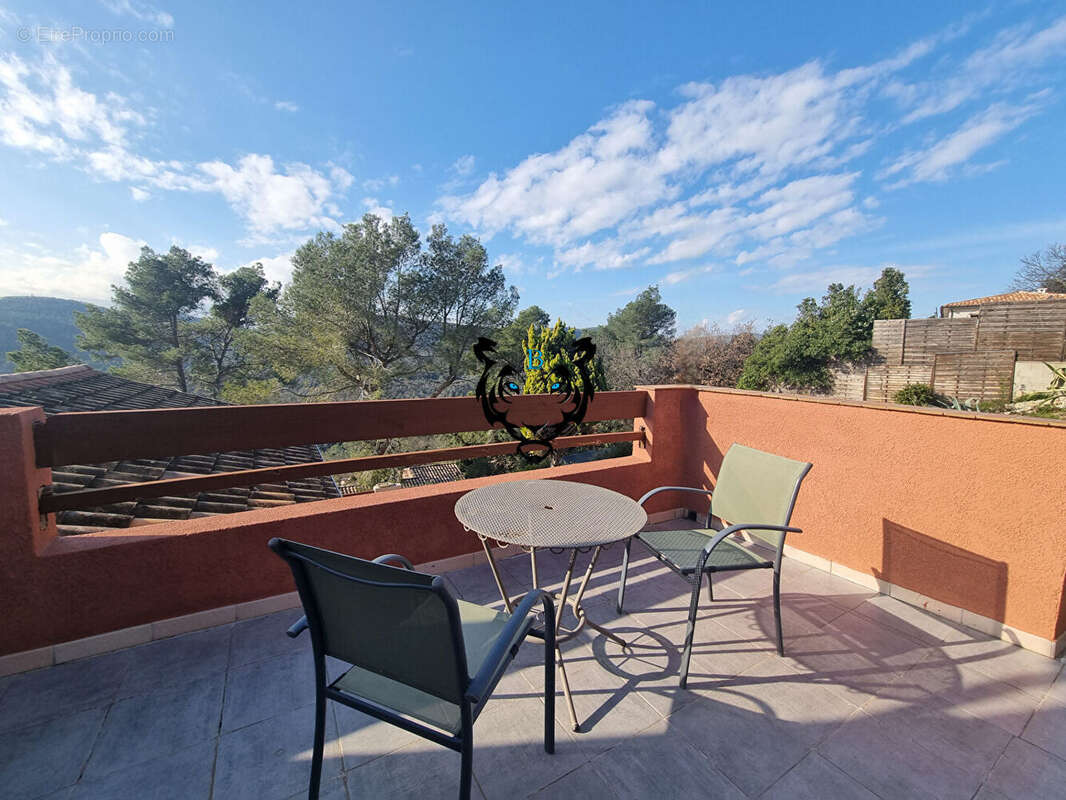 Maison à BAGNOLS-EN-FORET