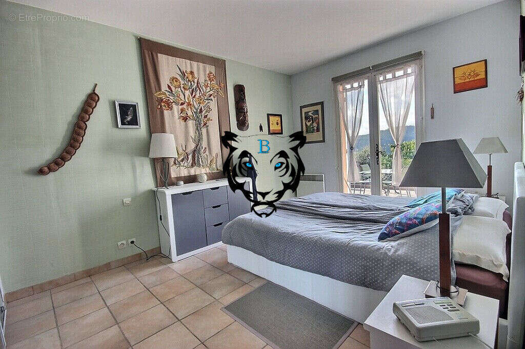 Maison à BAGNOLS-EN-FORET