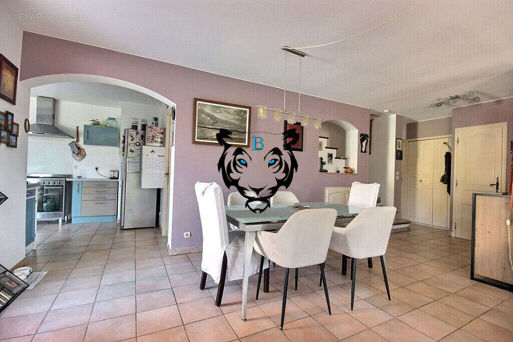 Maison à BAGNOLS-EN-FORET