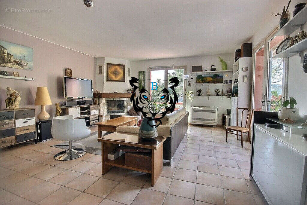 Maison à BAGNOLS-EN-FORET