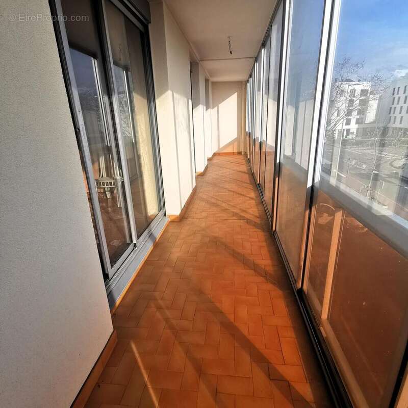 Photo 6 - Appartement à DECINES-CHARPIEU