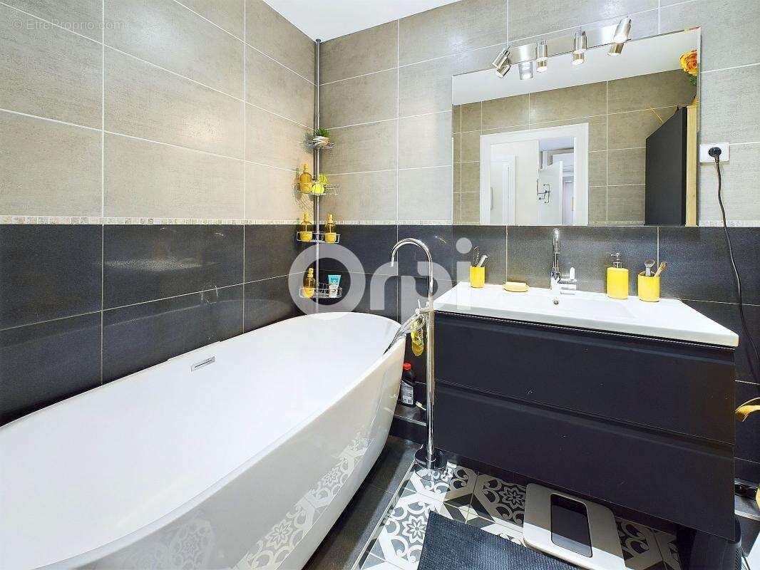 Appartement à MANDELIEU-LA-NAPOULE