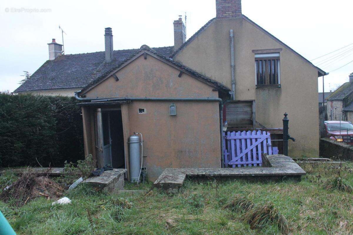 Maison à GESNES-LE-GANDELIN