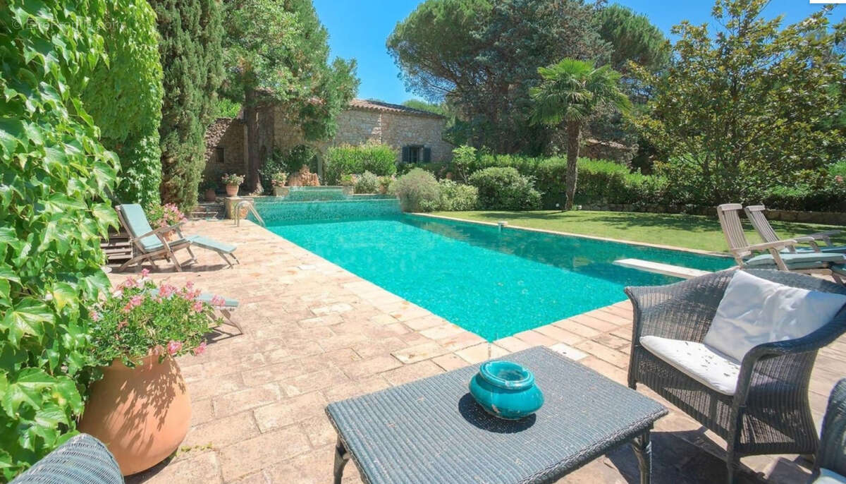 Maison à BAGNOLS-EN-FORET