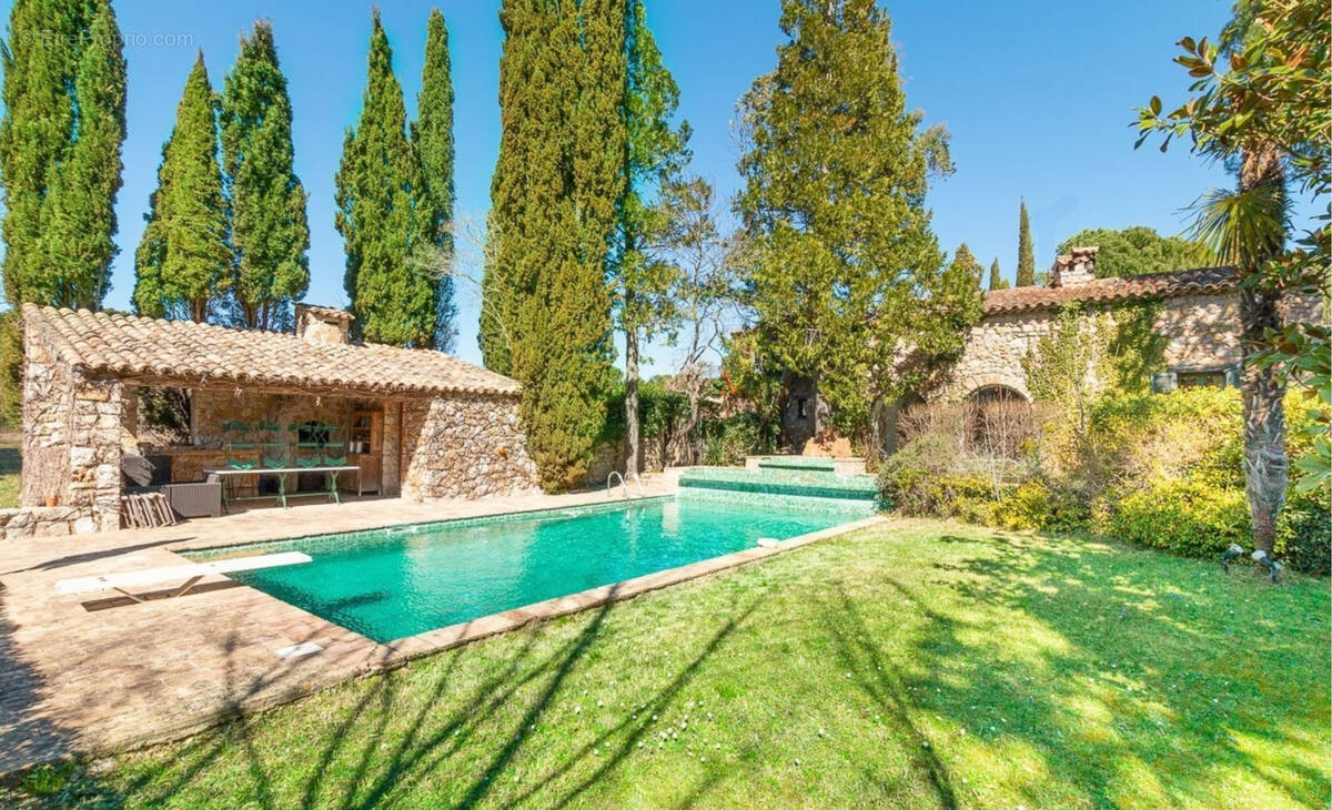 Maison à BAGNOLS-EN-FORET