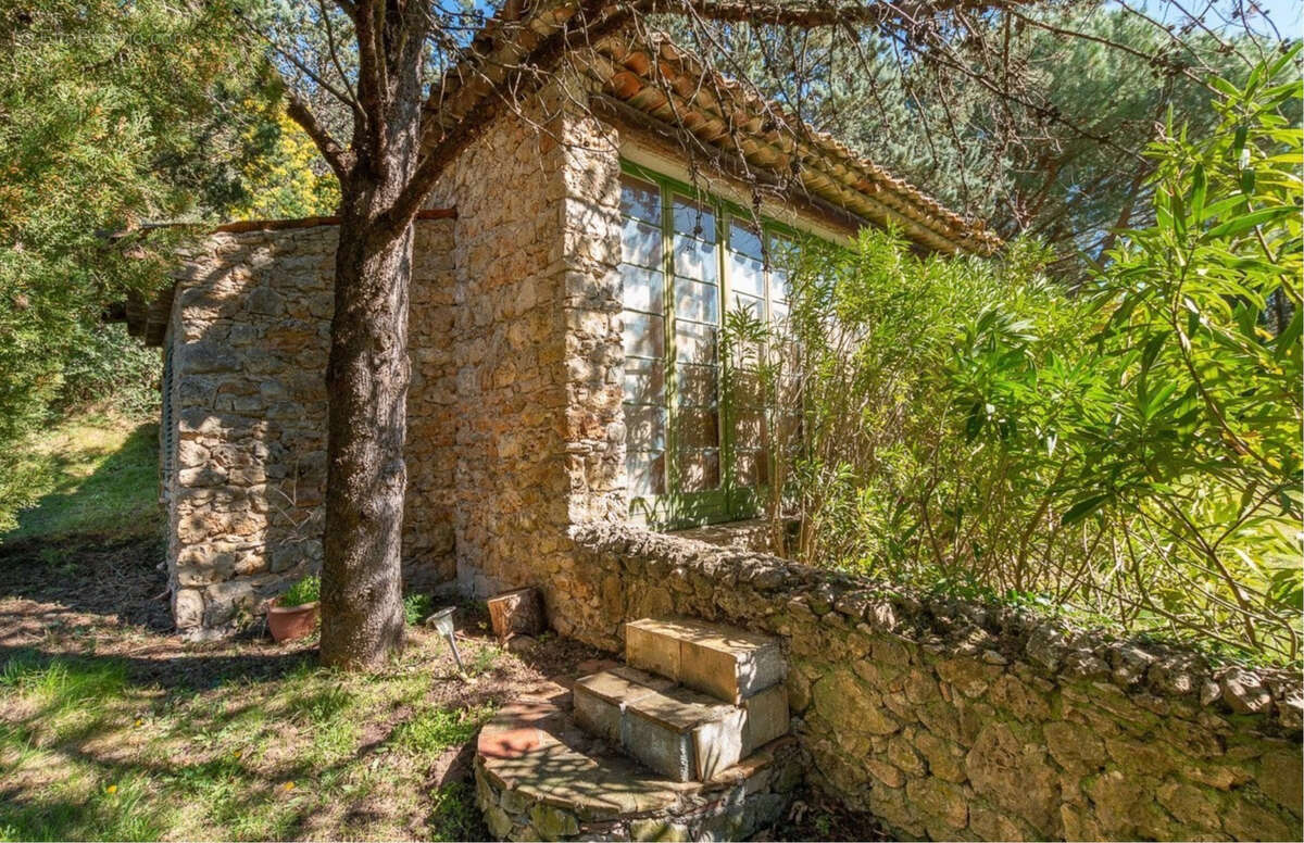 Maison à BAGNOLS-EN-FORET