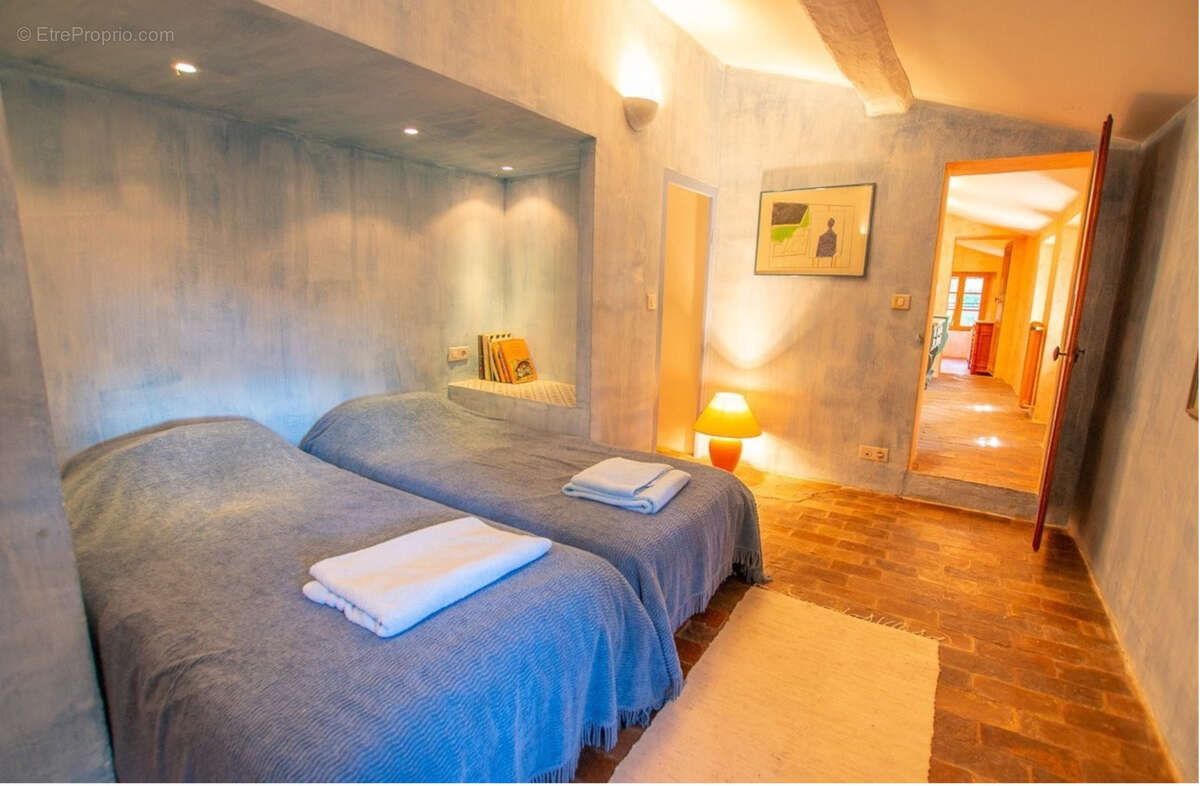 Maison à BAGNOLS-EN-FORET