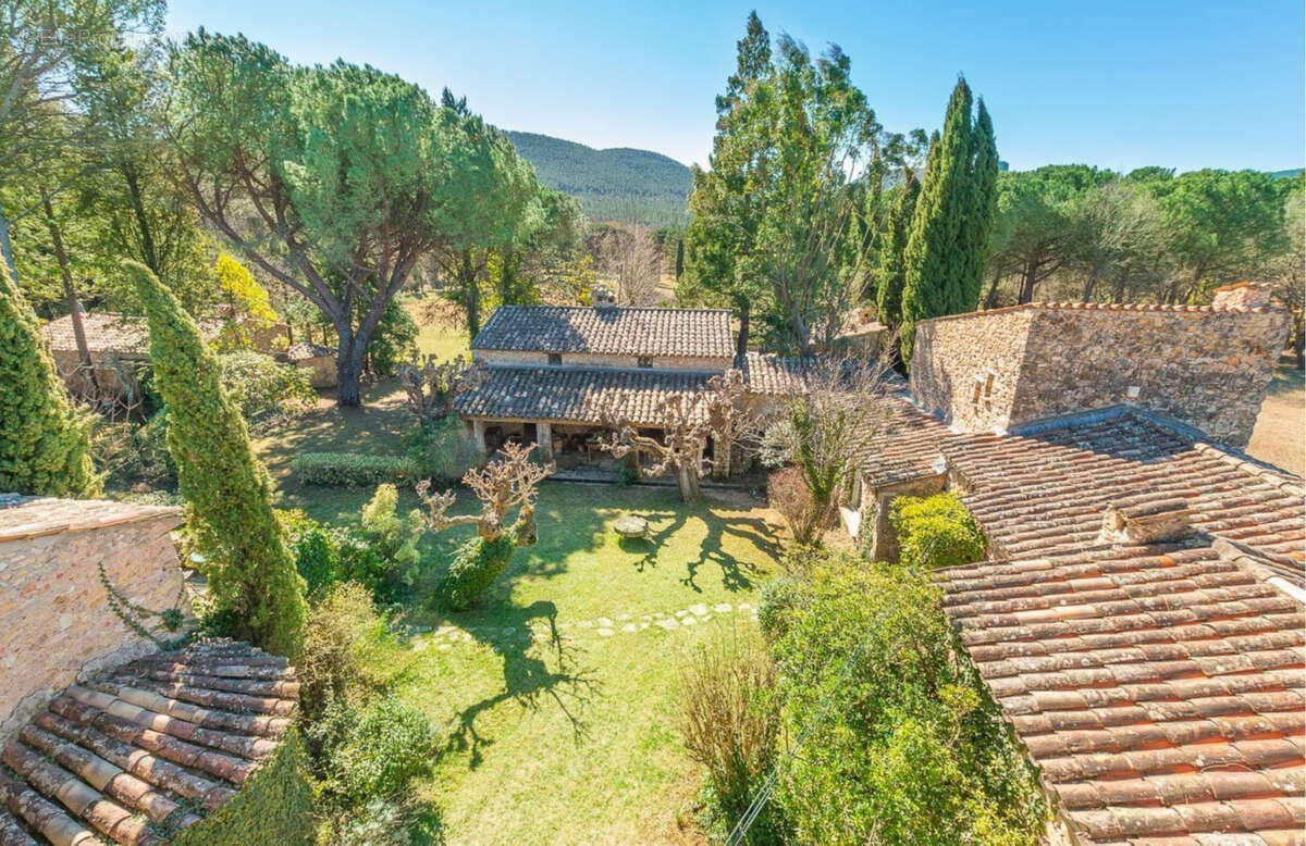 Maison à BAGNOLS-EN-FORET