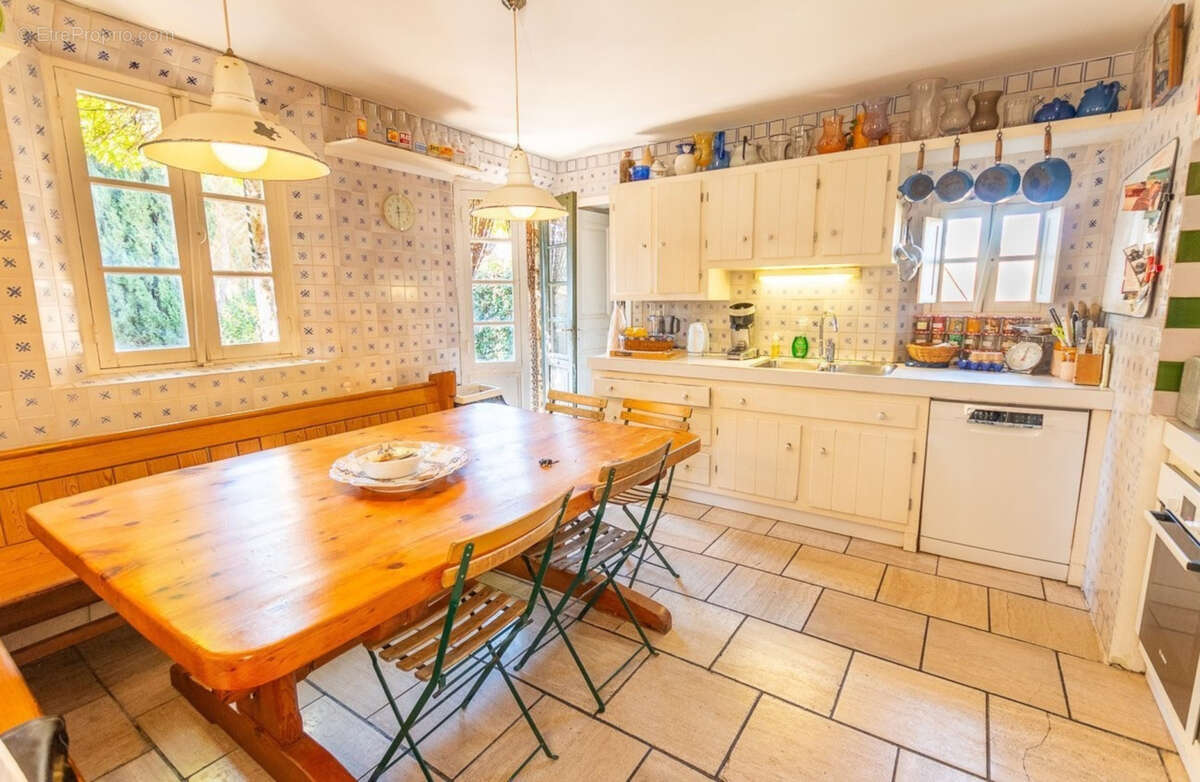 Maison à BAGNOLS-EN-FORET