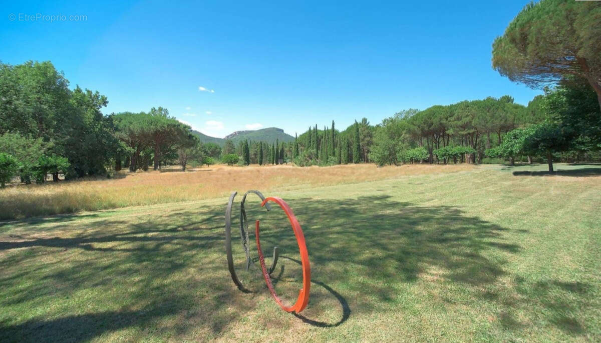 Maison à BAGNOLS-EN-FORET