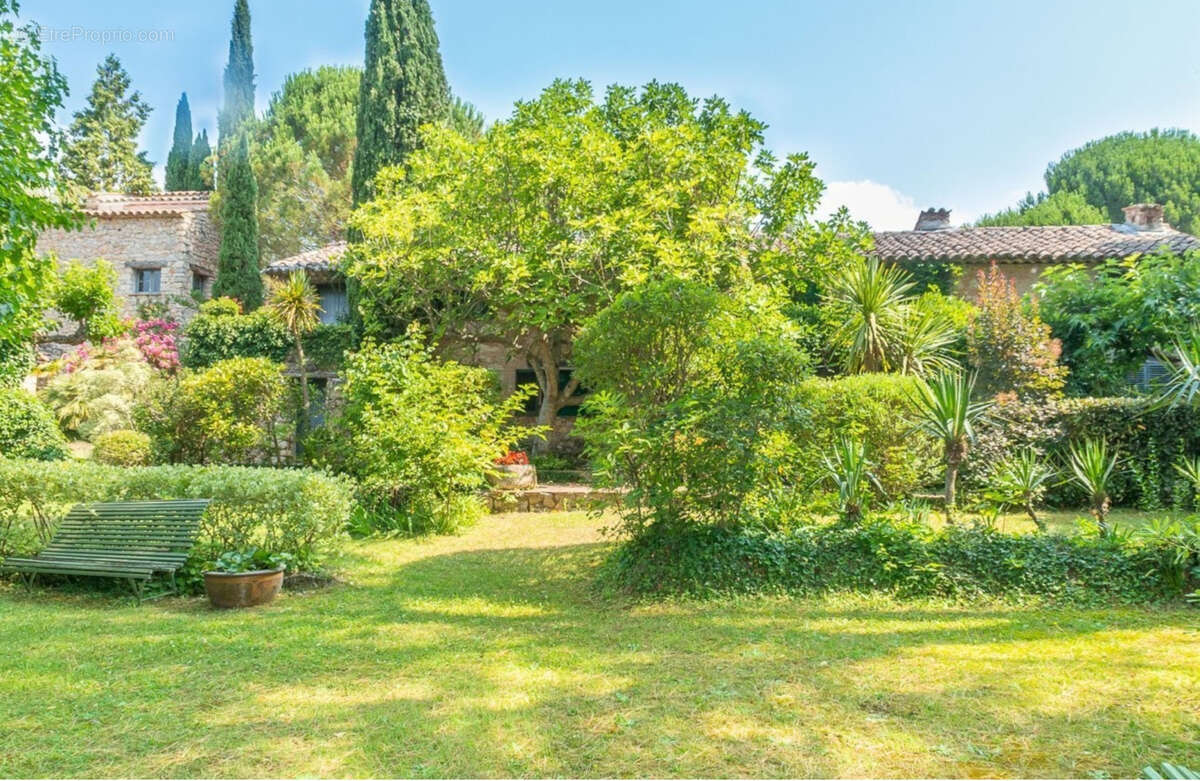 Maison à BAGNOLS-EN-FORET