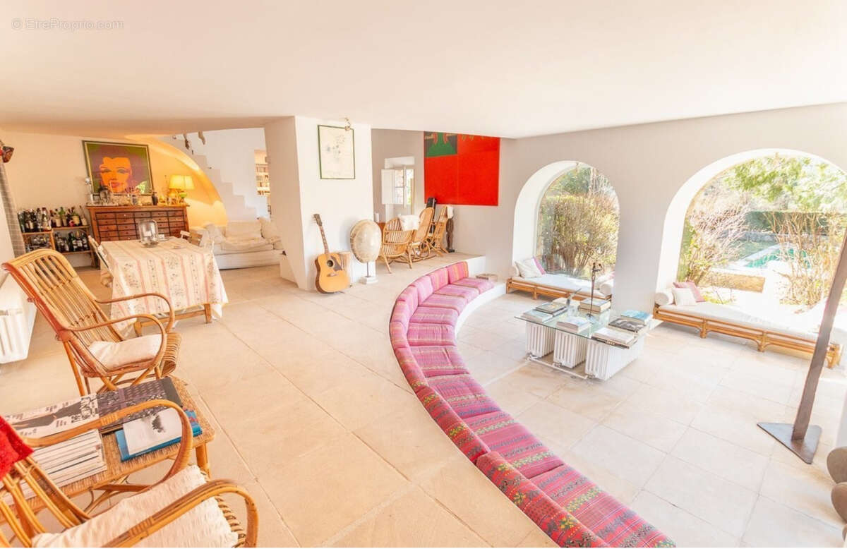 Maison à BAGNOLS-EN-FORET