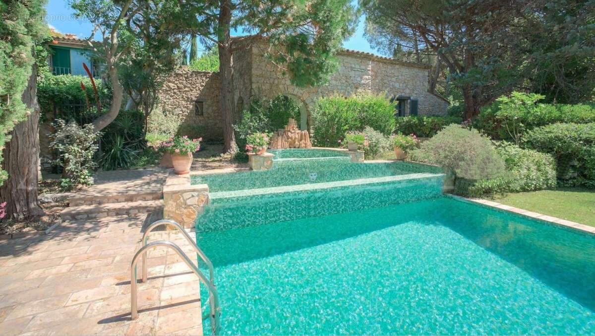 Maison à BAGNOLS-EN-FORET