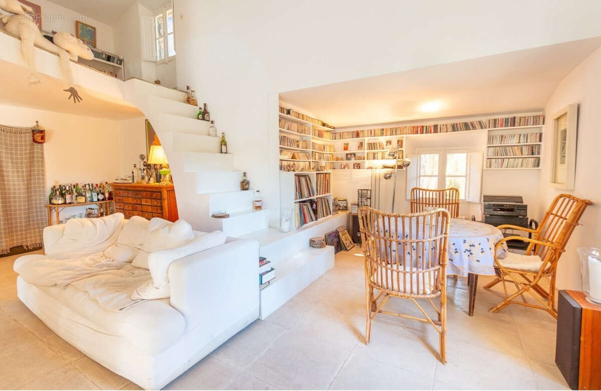 Maison à BAGNOLS-EN-FORET