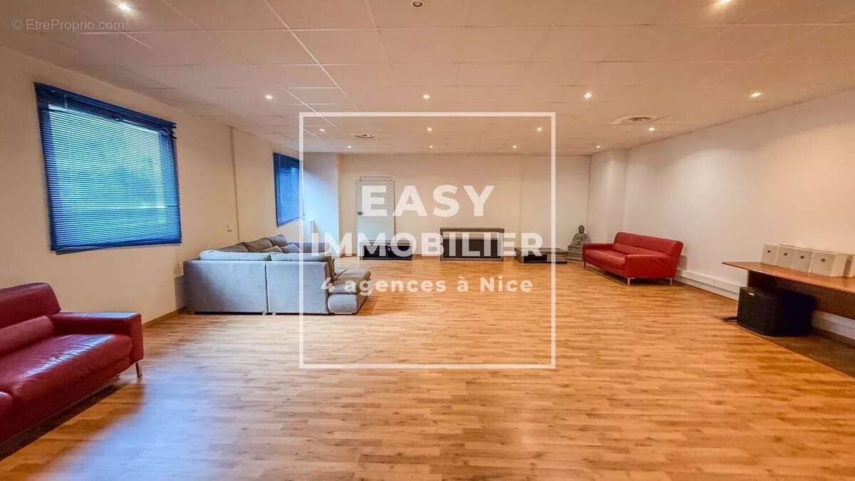 Commerce à SAINT-ANDRE-DE-LA-ROCHE