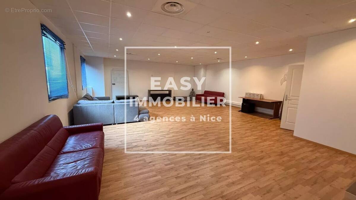 Commerce à SAINT-ANDRE-DE-LA-ROCHE