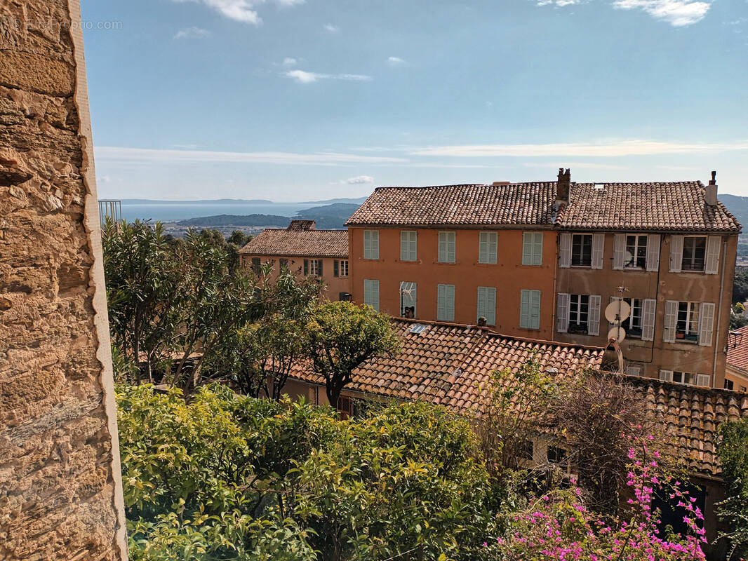 Appartement à BORMES-LES-MIMOSAS