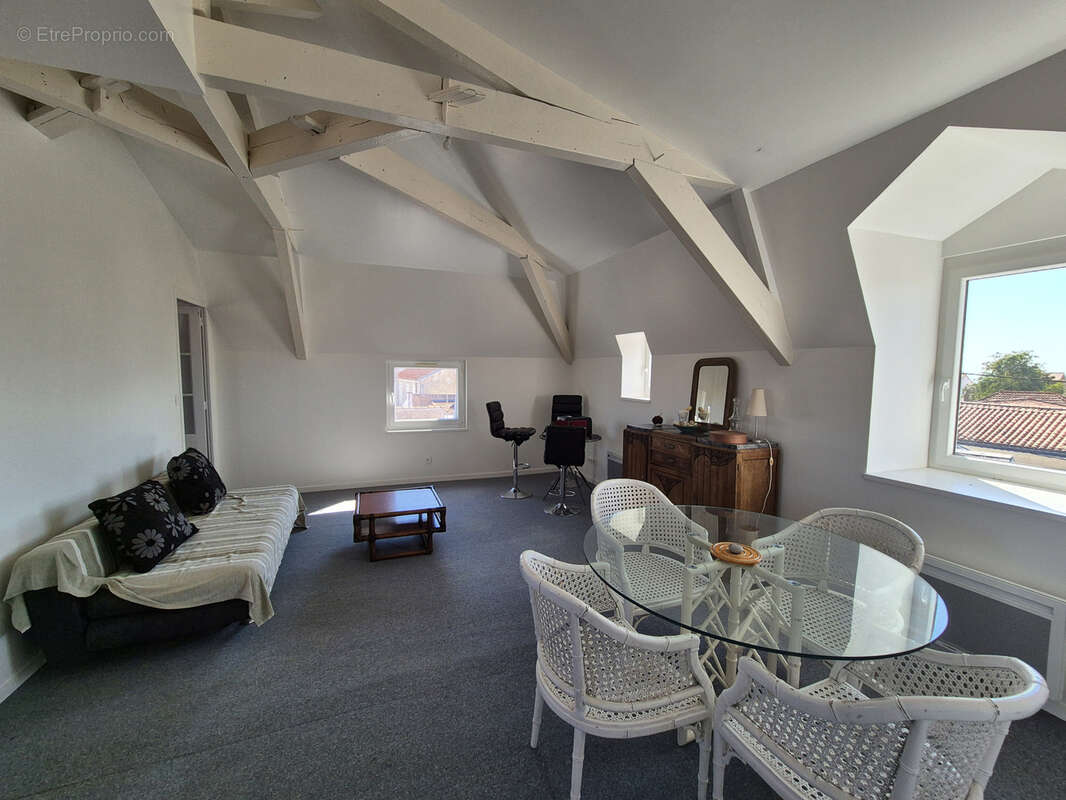 Appartement à FOURAS