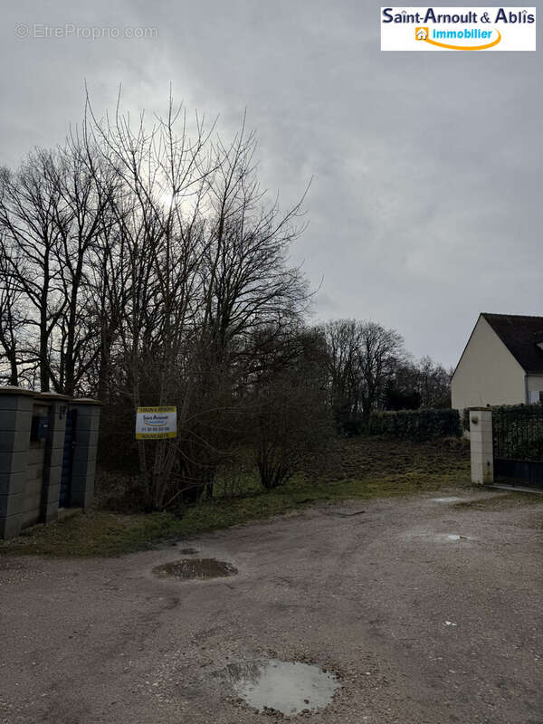Terrain à SAINT-ARNOULT-EN-YVELINES