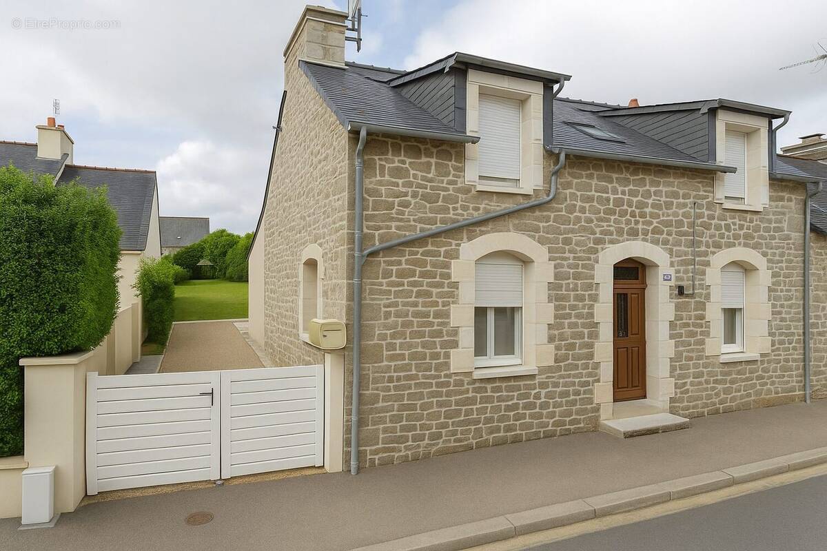 Maison à PLOUGUERNEVEL