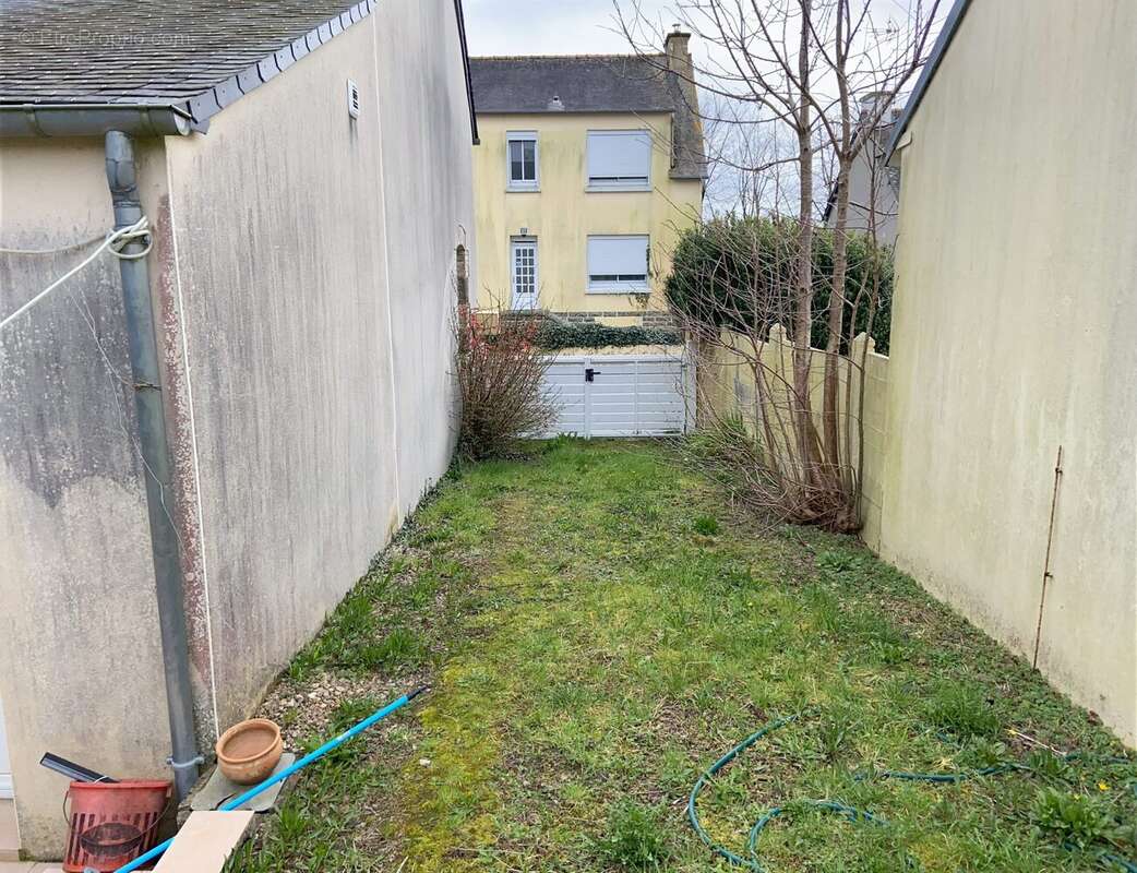 Maison à PLOUGUERNEVEL