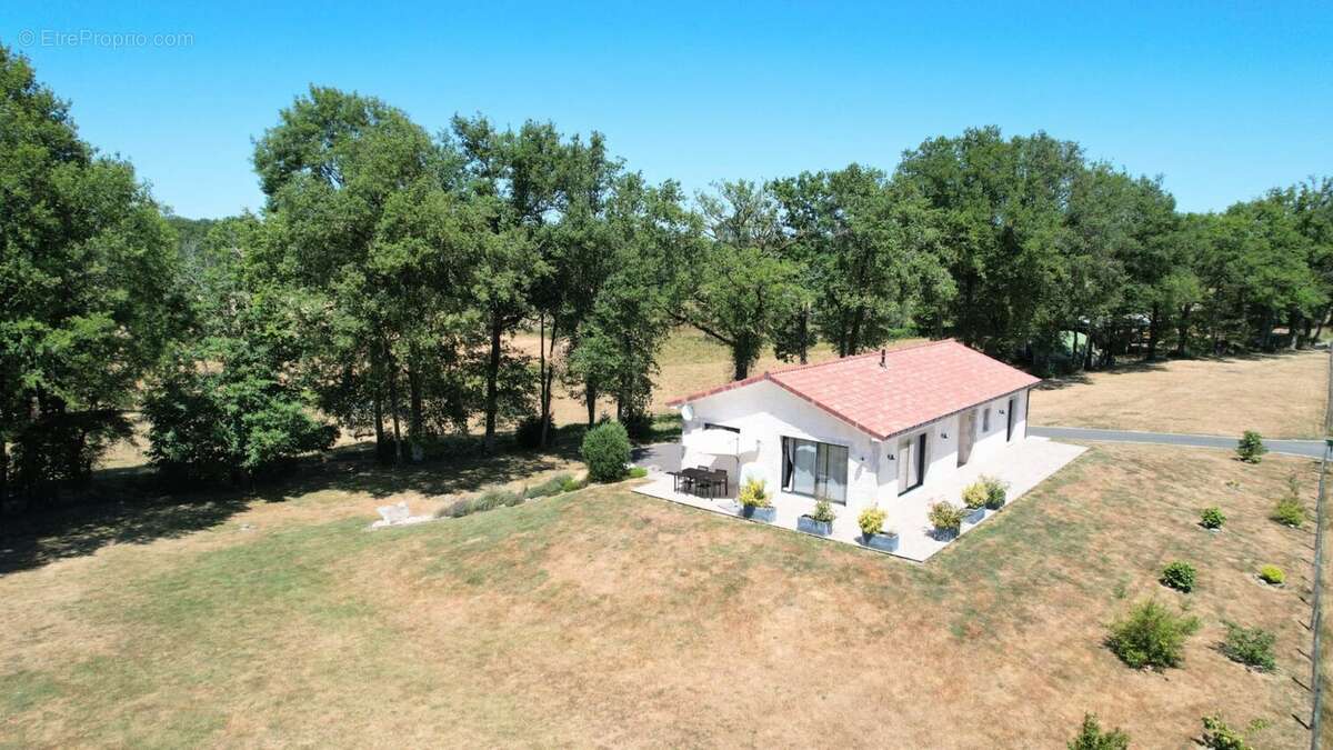 Maison à SAINT-MARTIN-DE-FRESSENGEAS