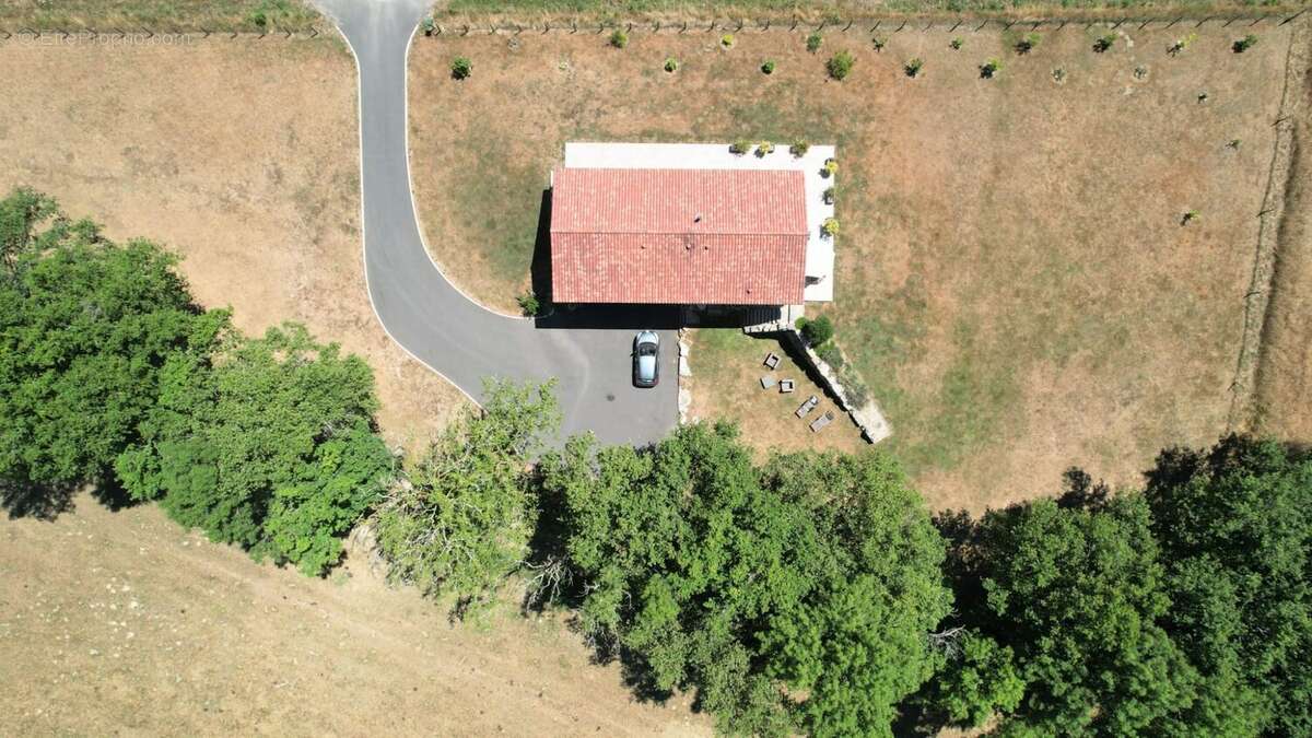 Maison à SAINT-MARTIN-DE-FRESSENGEAS