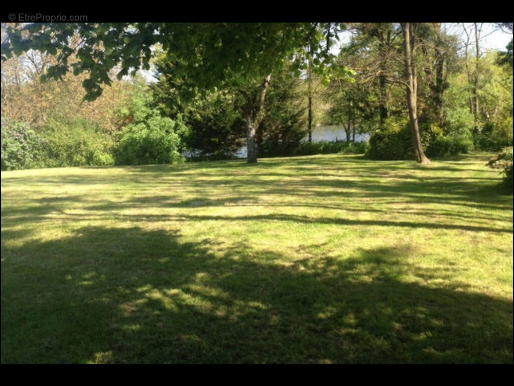 Maison à SAINT-REMY-SUR-CREUSE