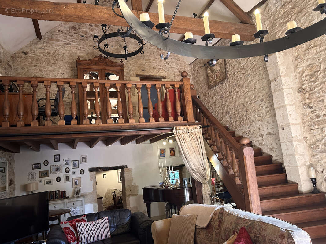 Maison à SAINT-REMY-SUR-CREUSE