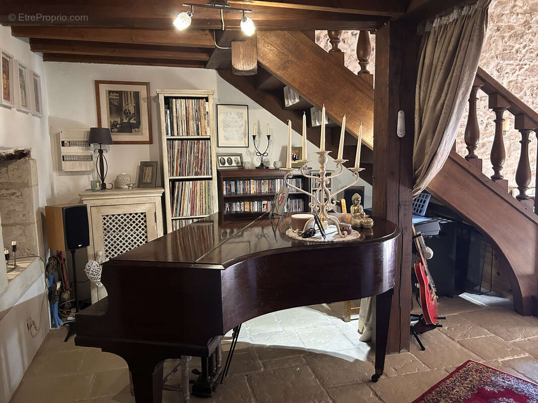 Maison à SAINT-REMY-SUR-CREUSE