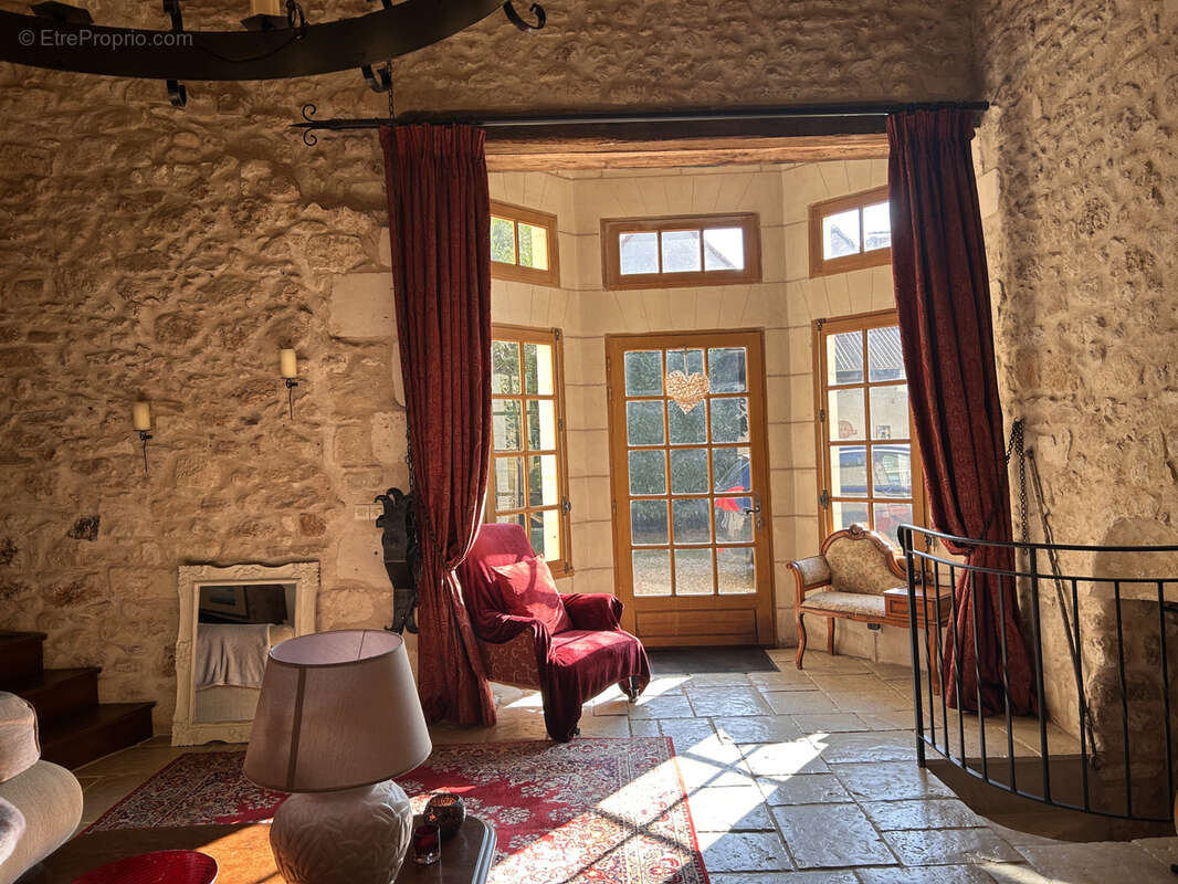 Maison à SAINT-REMY-SUR-CREUSE