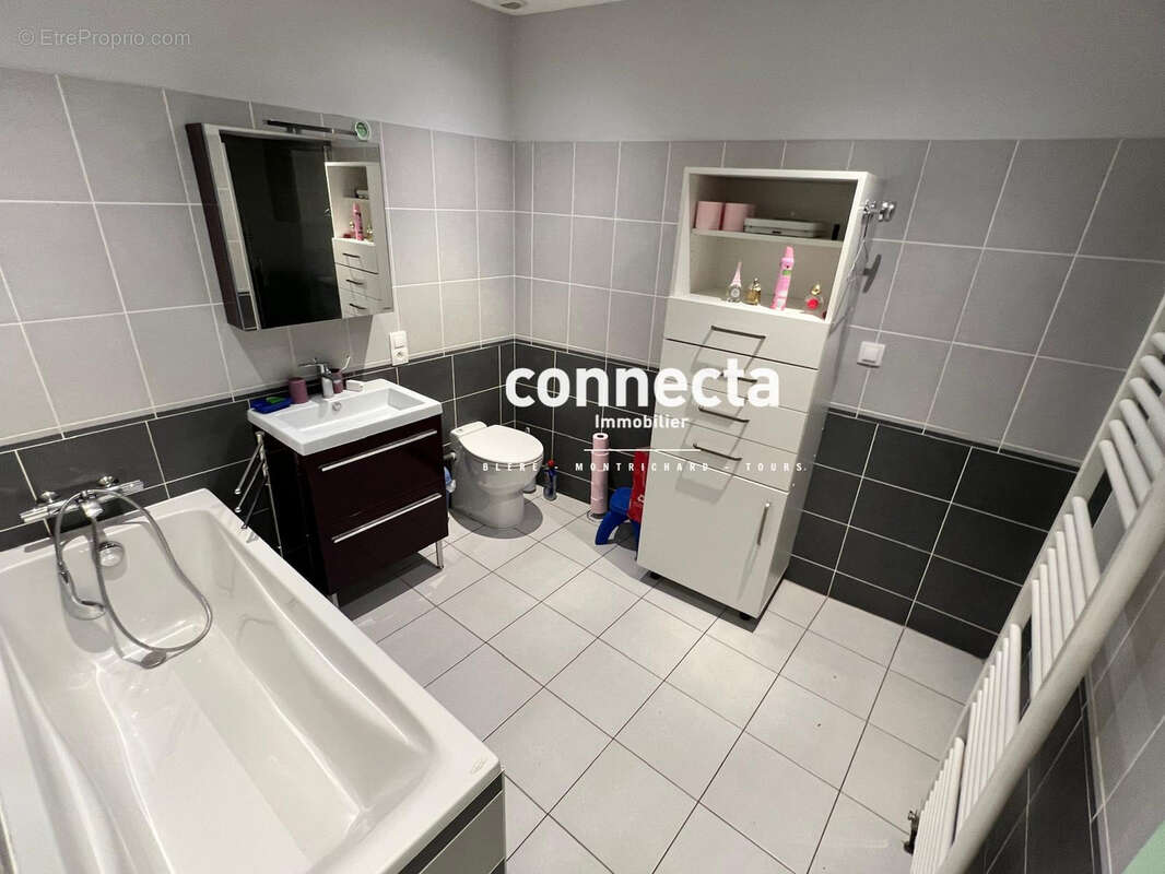 Maison à SAINT-OUEN-LES-VIGNES