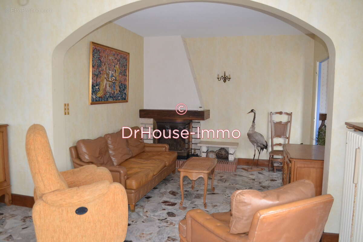 Maison à NEUILLY-EN-DUN