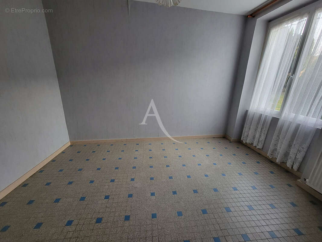 Maison à SAINT-ETIENNE-DU-BOIS