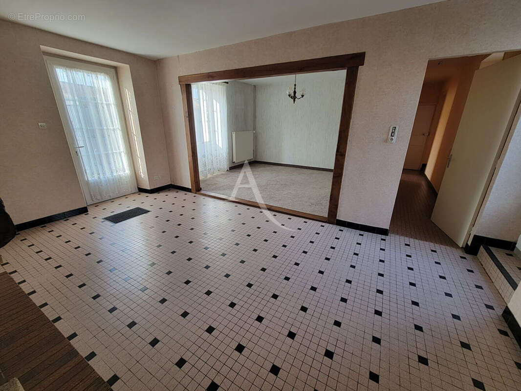 Maison à SAINT-ETIENNE-DU-BOIS