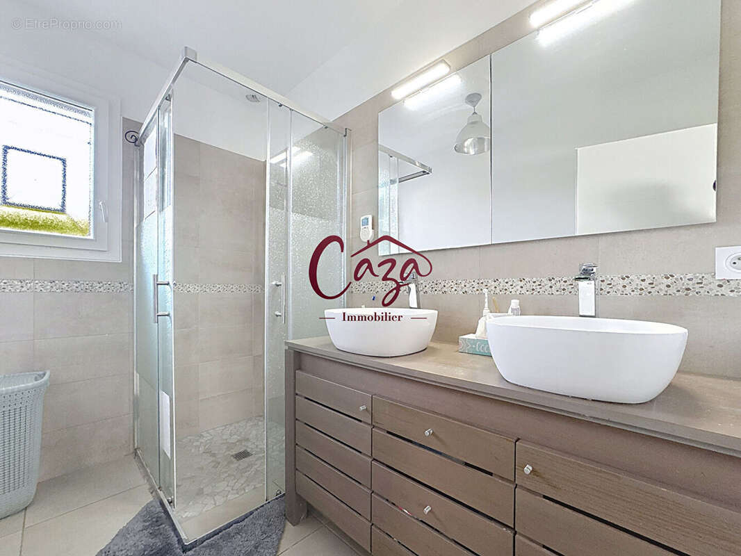 Maison à FARGUES-SAINT-HILAIRE