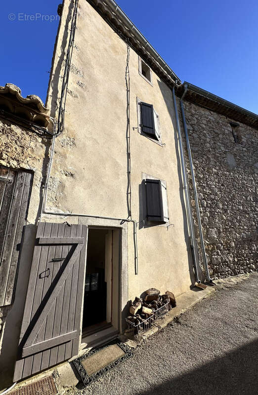 Maison à LAGRASSE