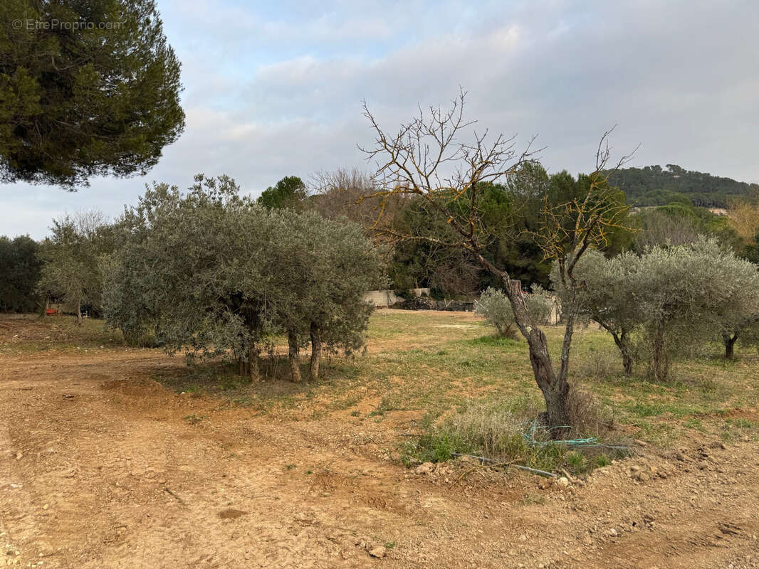 Terrain à AIX-EN-PROVENCE