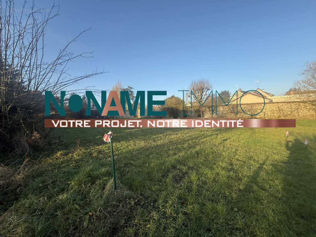 Terrain à LA HEUNIERE