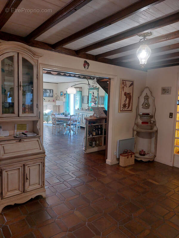 Maison à CREUZIER-LE-VIEUX