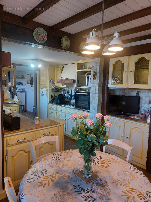 Maison à CREUZIER-LE-VIEUX