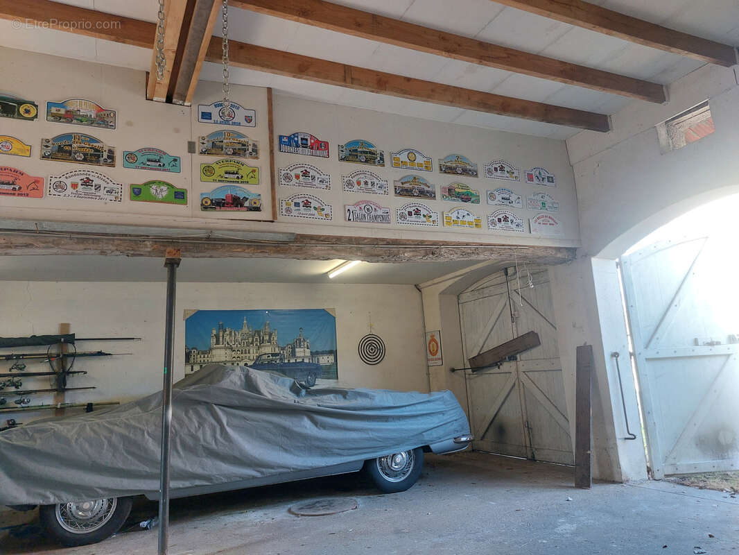 Maison à CREUZIER-LE-VIEUX