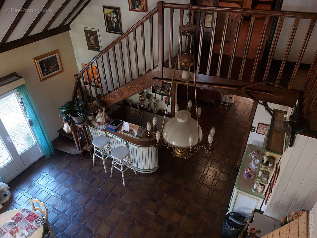 Maison à CREUZIER-LE-VIEUX